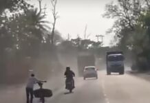 डोमचांच अंचल क्षेत्र में क्रेशर से उड़ते धूल से लोग परेशान,रायडीह मोड पचगांव पहाड़पुर मे आए दिन होती है दुर्घटनाएं